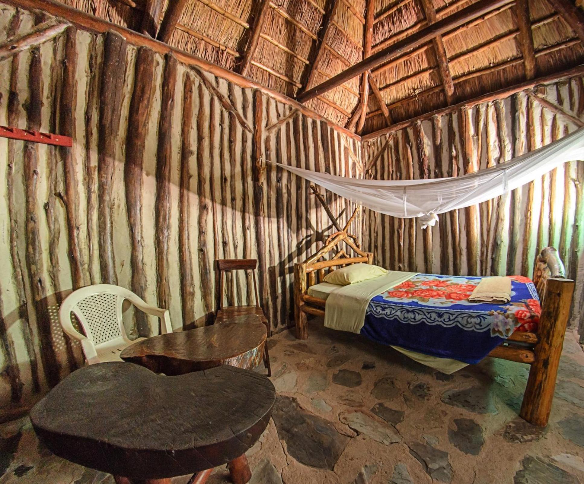 Dave The Cave Eco Lodge And Cultural Campsite Rubirizi Buitenkant foto